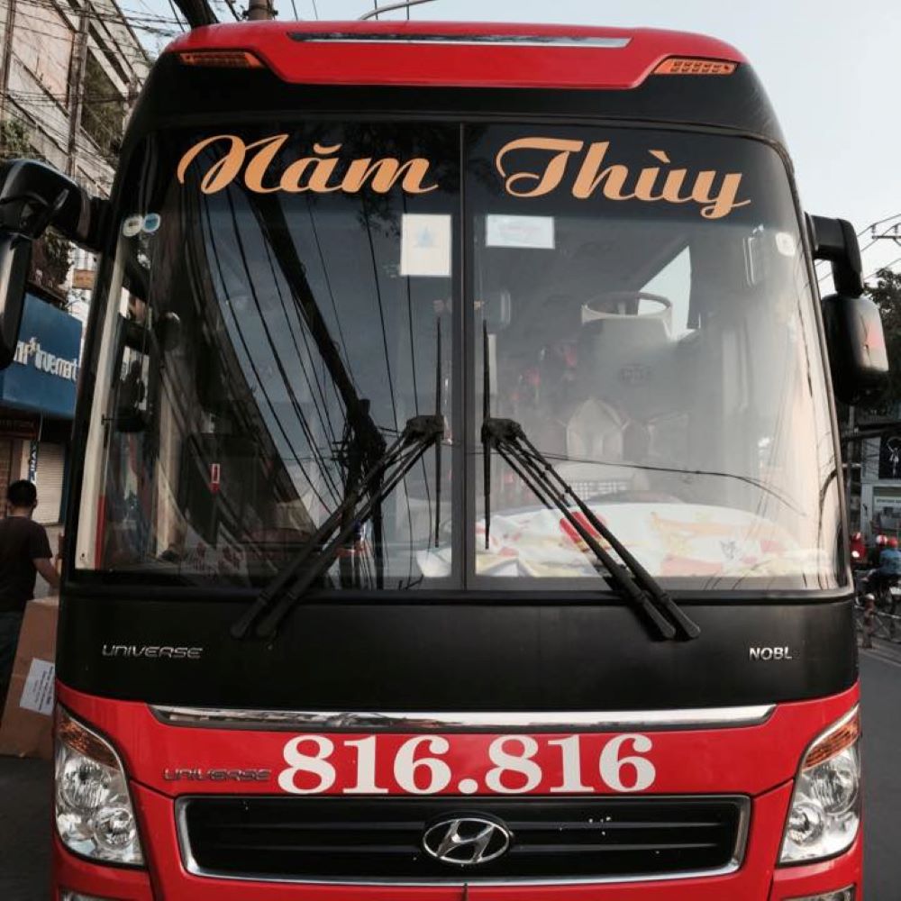 Nhà xe Năm Thùy